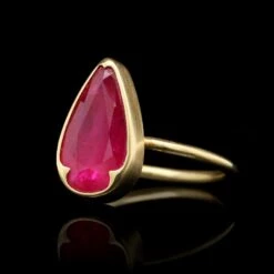 Gabriella Kiss 18K Yellow Gold Estate Ruby Ring