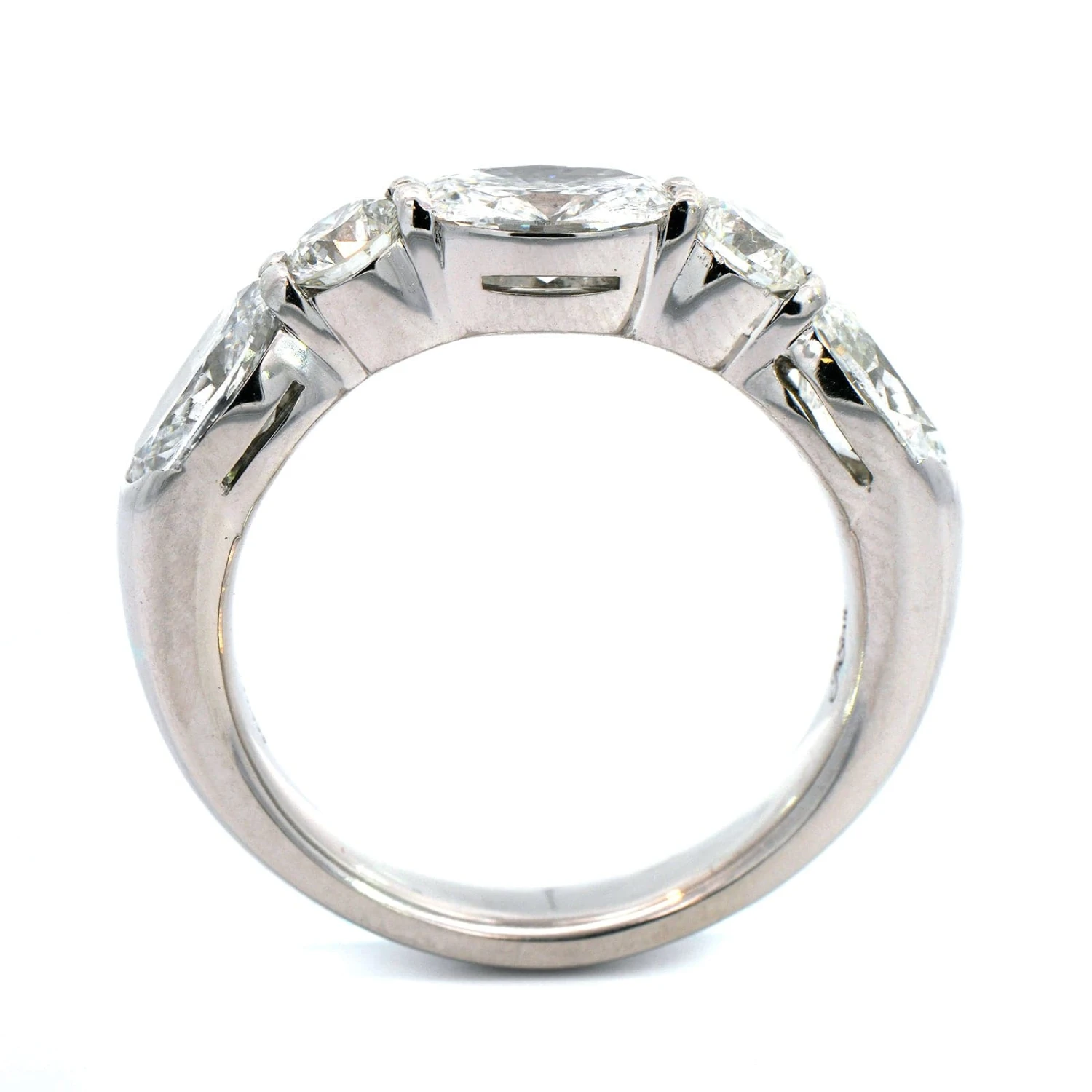 Platinum Shared Prong Alternating Round And Oval Diamond Band 5 Platinum Shared Prong Alternating Round And Oval Diamond Band - Image 3